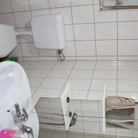 Vakantiehuis Robinzonski Turizam 